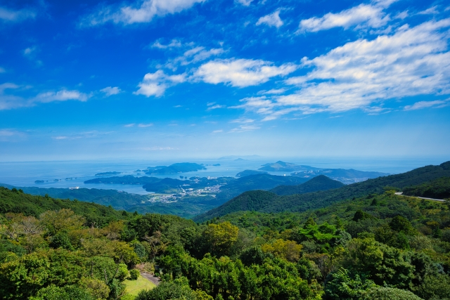 展望台から望む九十九島と青い海